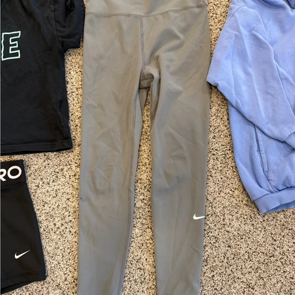 Girls Nike Bundle size Small - Picture 3 of 4
